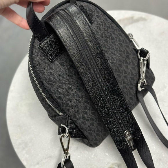 ERIN MICHAEL KORS
35F0SERB5B
BLACK
SM CON BACKPACK - Picture 5 of 7
